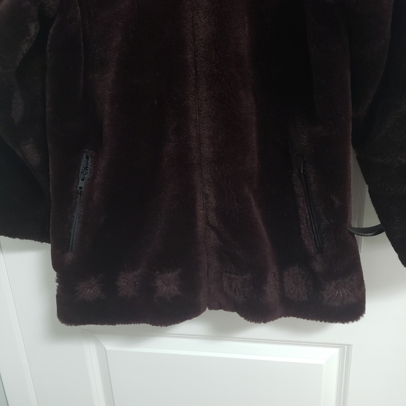 VINTAGE NORTHERN SUN Burgundy Faux Fur Floral Trim Coat - Picture 10 of 13
